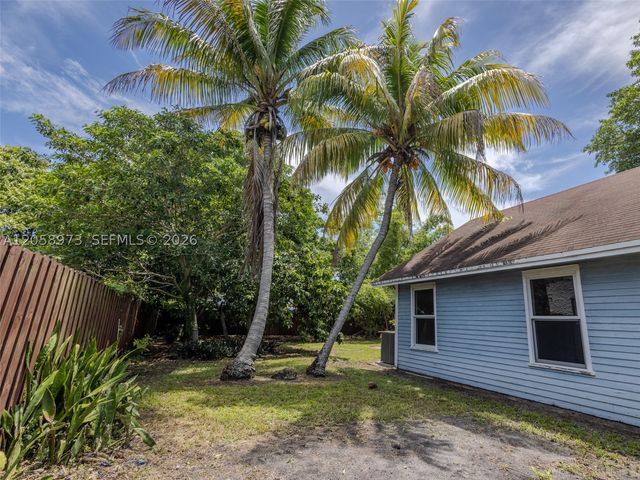 520 NE 129th St, North Miami, FL 33161