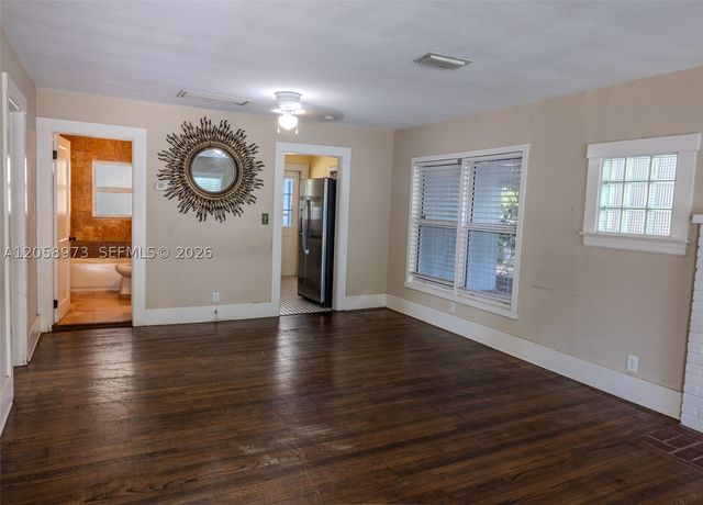 520 NE 129th St, North Miami, FL 33161