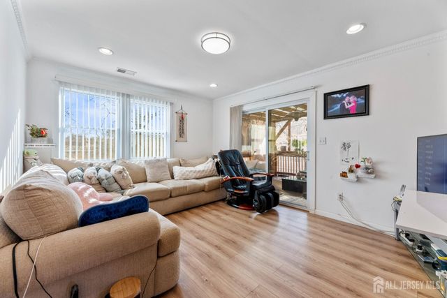 46 Runyon Avenue, Edison, NJ 08817