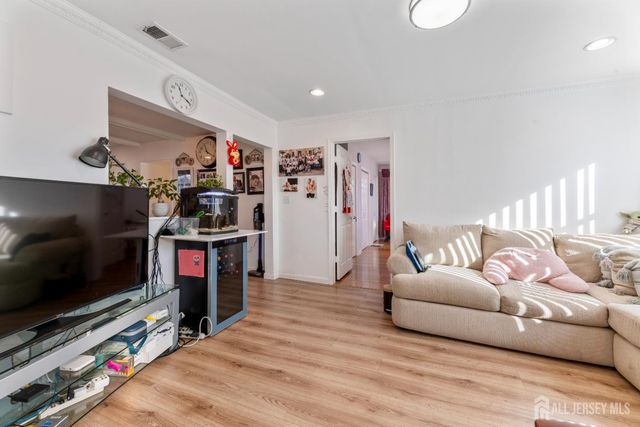 46 Runyon Avenue, Edison, NJ 08817