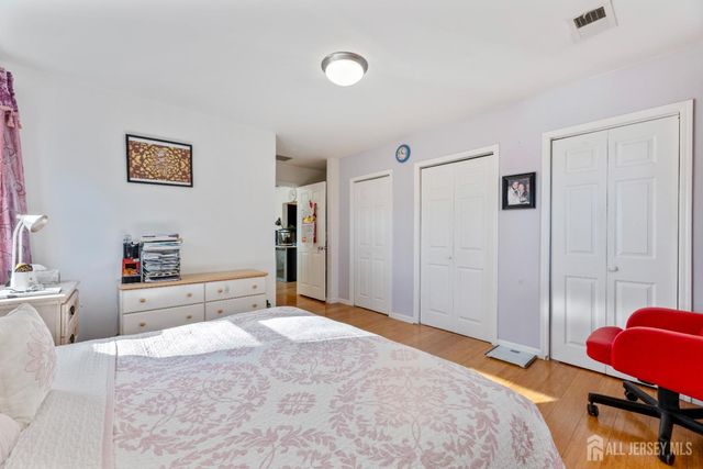 46 Runyon Avenue, Edison, NJ 08817