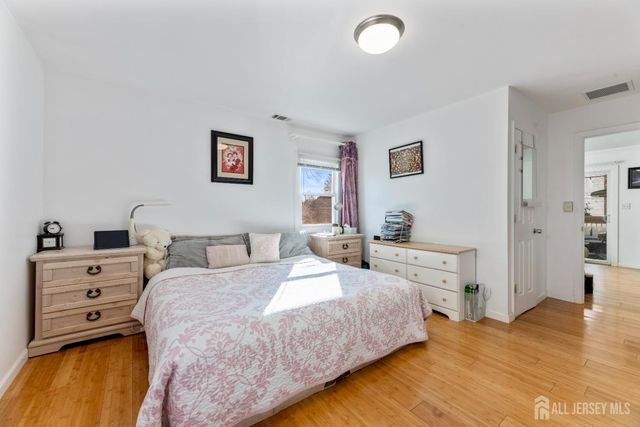 46 Runyon Avenue, Edison, NJ 08817