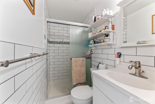 46 Runyon Avenue, Edison, NJ 08817