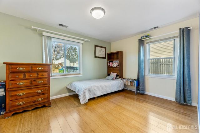 46 Runyon Avenue, Edison, NJ 08817