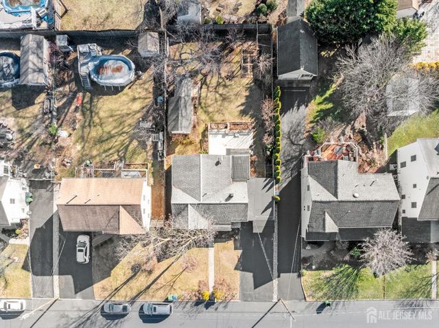 46 Runyon Avenue, Edison, NJ 08817