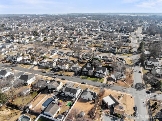 46 Runyon Avenue, Edison, NJ 08817