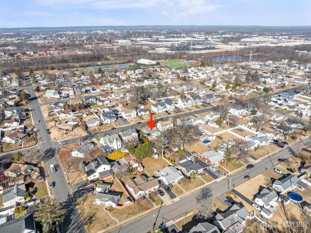 46 Runyon Avenue, Edison, NJ 08817