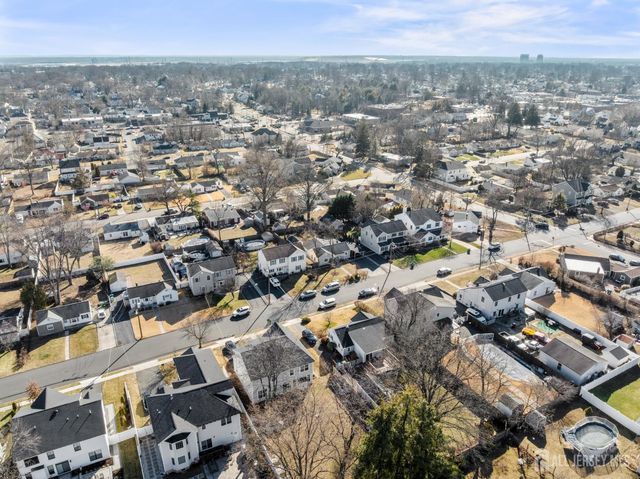 46 Runyon Avenue, Edison, NJ 08817