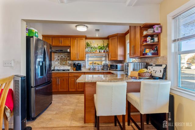 46 Runyon Avenue, Edison, NJ 08817