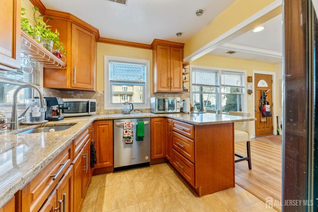 46 Runyon Avenue, Edison, NJ 08817