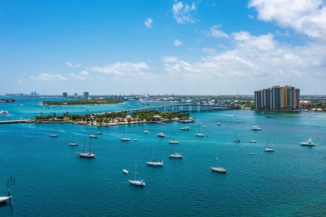 2650 Lake Shore Drive 2102, Riviera Beach, FL 33404