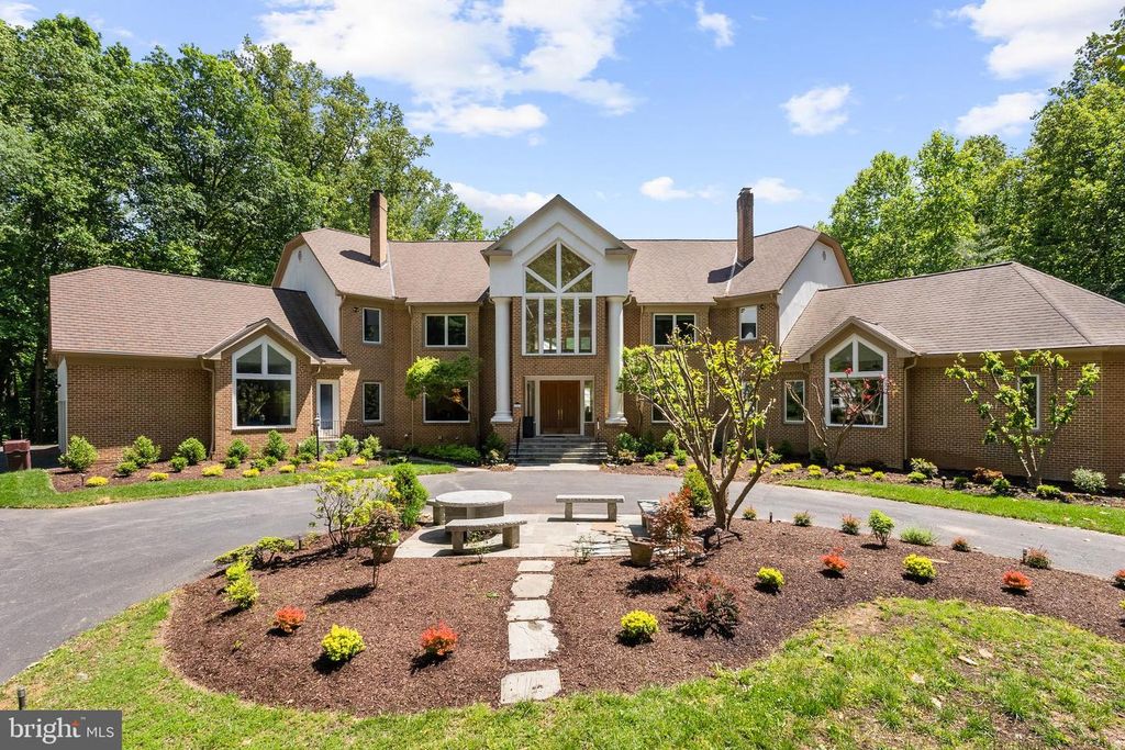 Image 1 of property listing at 7003 FAWN TRAIL CT, Bethesda, MD 20817