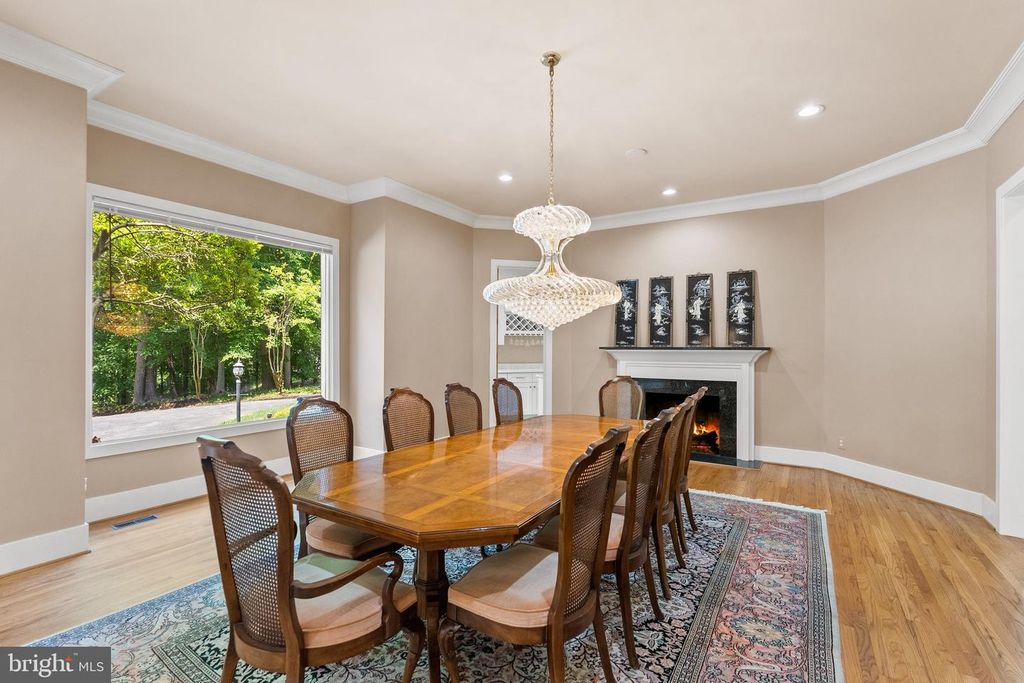 Image 10 of property listing at 7003 FAWN TRAIL CT, Bethesda, MD 20817