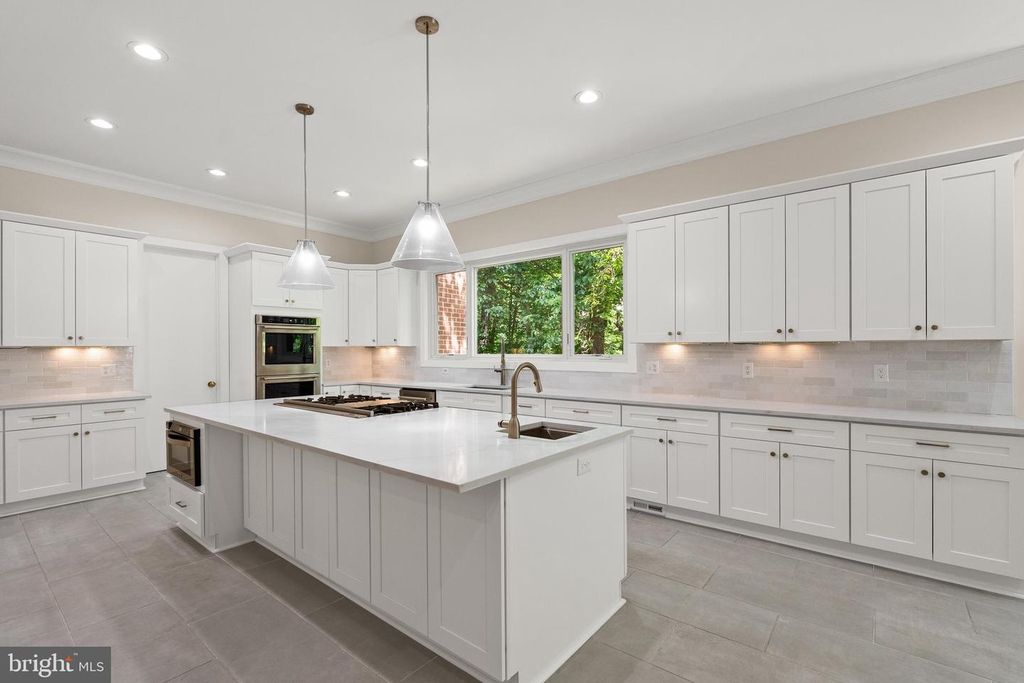 Image 15 of property listing at 7003 FAWN TRAIL CT, Bethesda, MD 20817