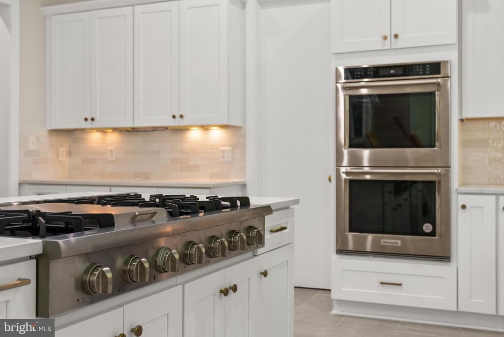Image 20 of property listing at 7003 FAWN TRAIL CT, Bethesda, MD 20817