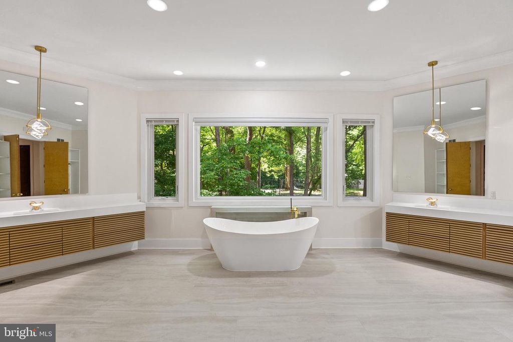 Image 27 of property listing at 7003 FAWN TRAIL CT, Bethesda, MD 20817
