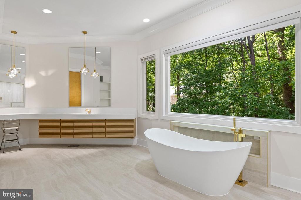 Image 28 of property listing at 7003 FAWN TRAIL CT, Bethesda, MD 20817