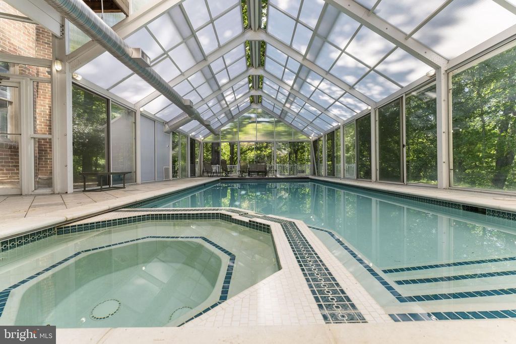 Image 3 of property listing at 7003 FAWN TRAIL CT, Bethesda, MD 20817