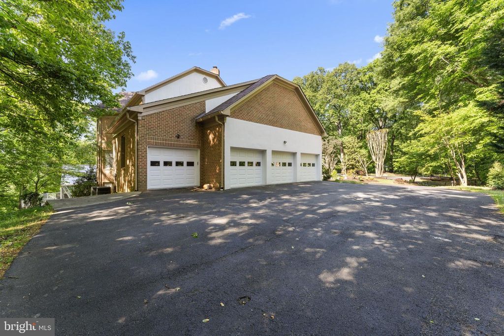 Image 35 of property listing at 7003 FAWN TRAIL CT, Bethesda, MD 20817