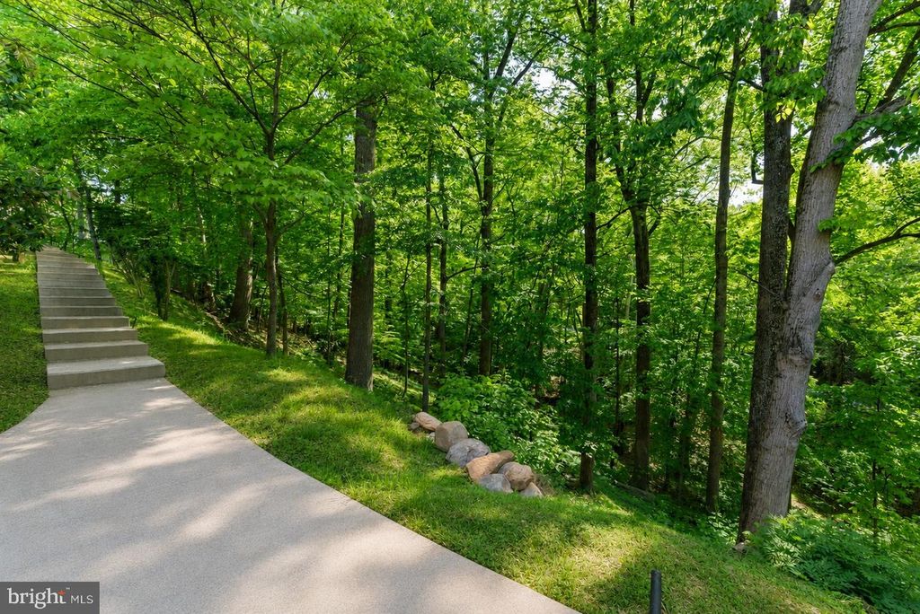 Image 36 of property listing at 7003 FAWN TRAIL CT, Bethesda, MD 20817
