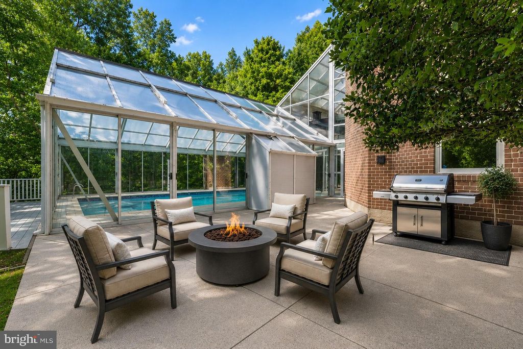 Image 37 of property listing at 7003 FAWN TRAIL CT, Bethesda, MD 20817