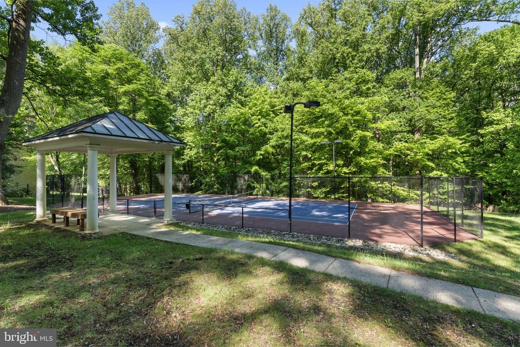 Image 4 of property listing at 7003 FAWN TRAIL CT, Bethesda, MD 20817