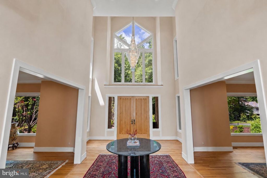 Image 7 of property listing at 7003 FAWN TRAIL CT, Bethesda, MD 20817