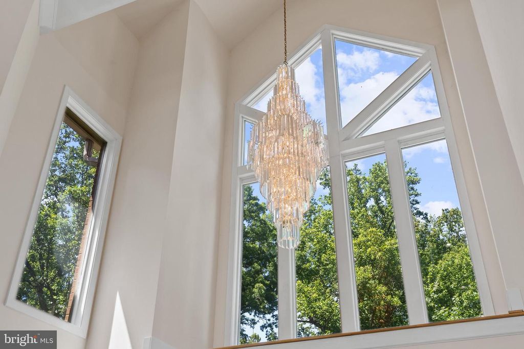 Image 8 of property listing at 7003 FAWN TRAIL CT, Bethesda, MD 20817