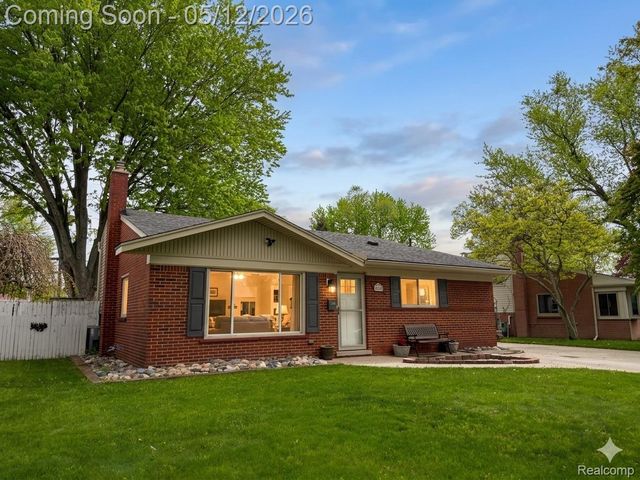 35960 Carlisle Street, Clinton Charter Township, MI 48035