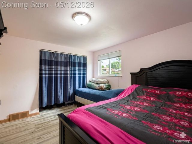35960 Carlisle Street, Clinton Charter Township, MI 48035