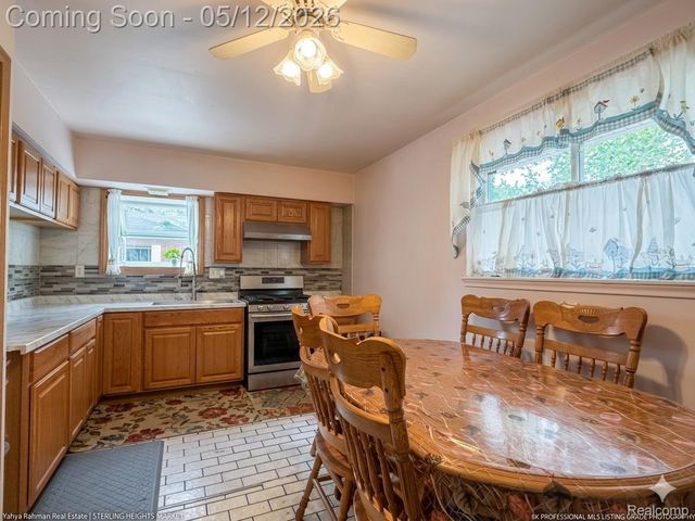 35960 Carlisle Street, Clinton Charter Township, MI 48035