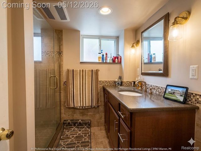 35960 Carlisle Street, Clinton Charter Township, MI 48035