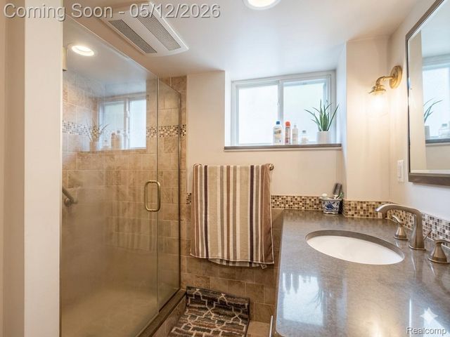 35960 Carlisle Street, Clinton Charter Township, MI 48035