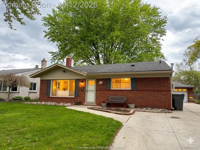 35960 Carlisle Street, Clinton Charter Township, MI 48035