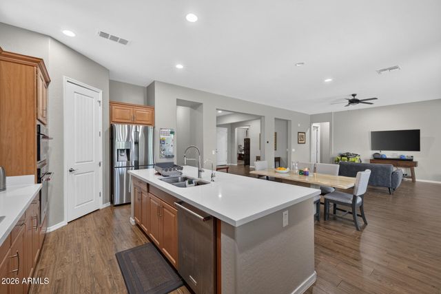 892 E HAMPTON Lane, Gilbert, AZ 85295