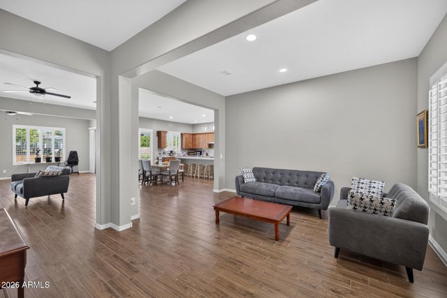 892 E HAMPTON Lane, Gilbert, AZ 85295