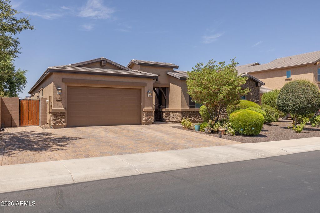 892 E HAMPTON Lane, Gilbert, AZ 85295