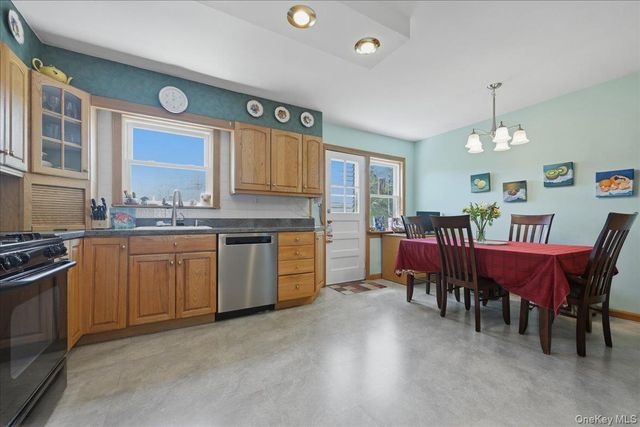 6369 Douglaston Parkway 56, Douglaston, NY 11362
