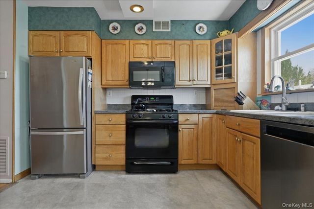 6369 Douglaston Parkway 56, Douglaston, NY 11362