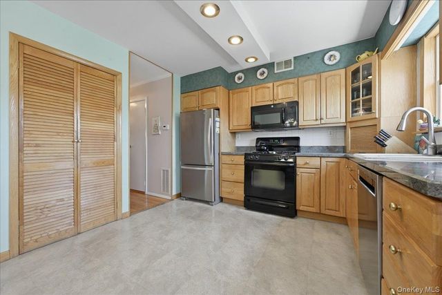 6369 Douglaston Parkway 56, Douglaston, NY 11362
