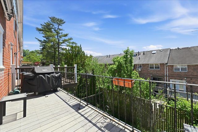 6369 Douglaston Parkway 56, Douglaston, NY 11362