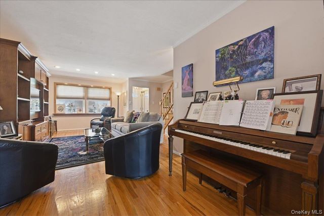 6369 Douglaston Parkway 56, Douglaston, NY 11362