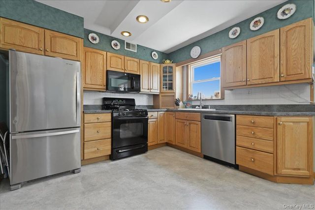 6369 Douglaston Parkway 56, Douglaston, NY 11362
