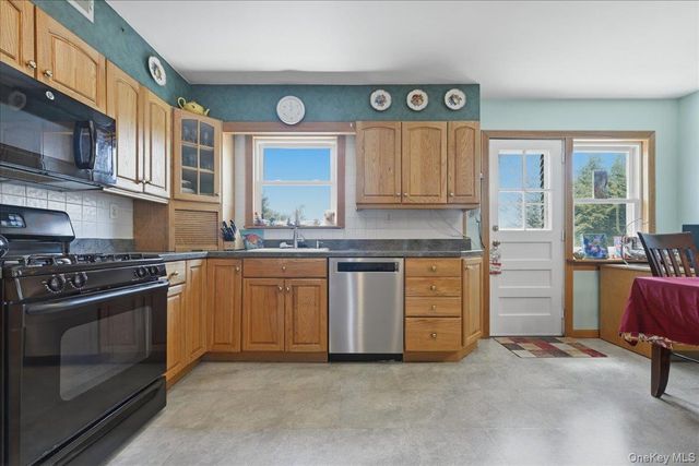 6369 Douglaston Parkway 56, Douglaston, NY 11362