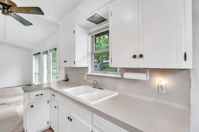 8604 Parkfield DR, Austin, TX 78758