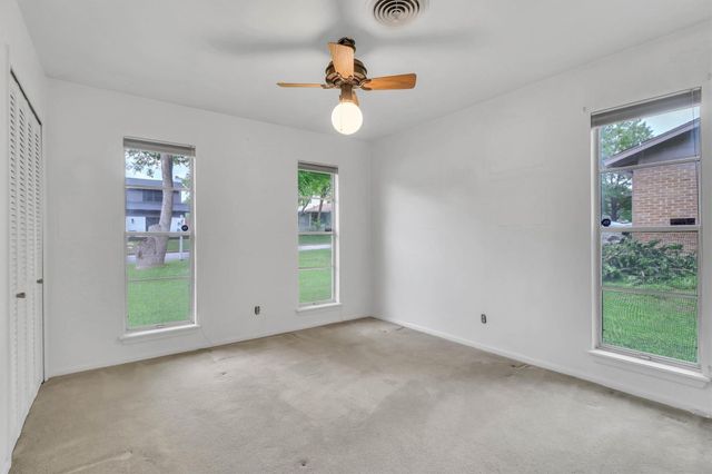 8604 Parkfield DR, Austin, TX 78758