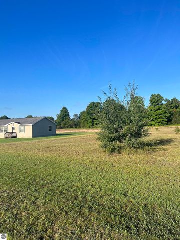 9261 Kingsfield Drive, Kingsley, MI 49649