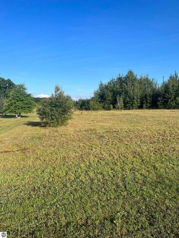 9261 Kingsfield Drive, Kingsley, MI 49649