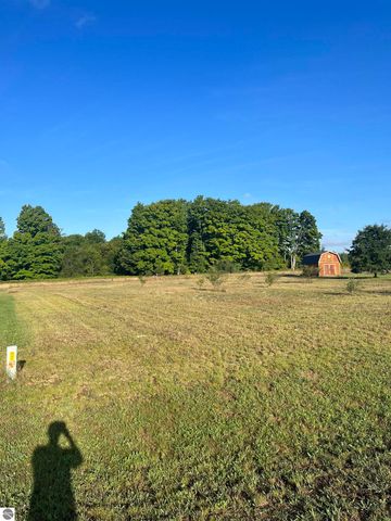 9261 Kingsfield Drive, Kingsley, MI 49649