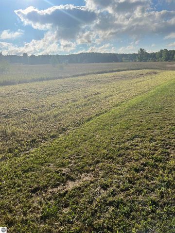 9261 Kingsfield Drive, Kingsley, MI 49649